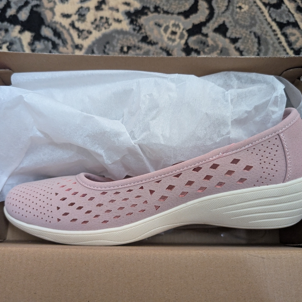 Skechers Women's Pink Perforated Skimmer 1.5 Inch Wedge Heel Women's Size 9
